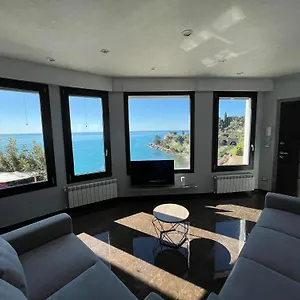 appartamento-un-mare-di-fiori.hotelitalianriviera.com/